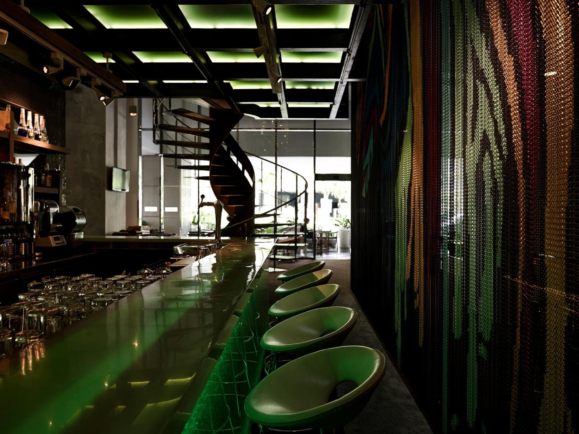 Pullman Jakarta Central Park Esterno foto Interior of the bar