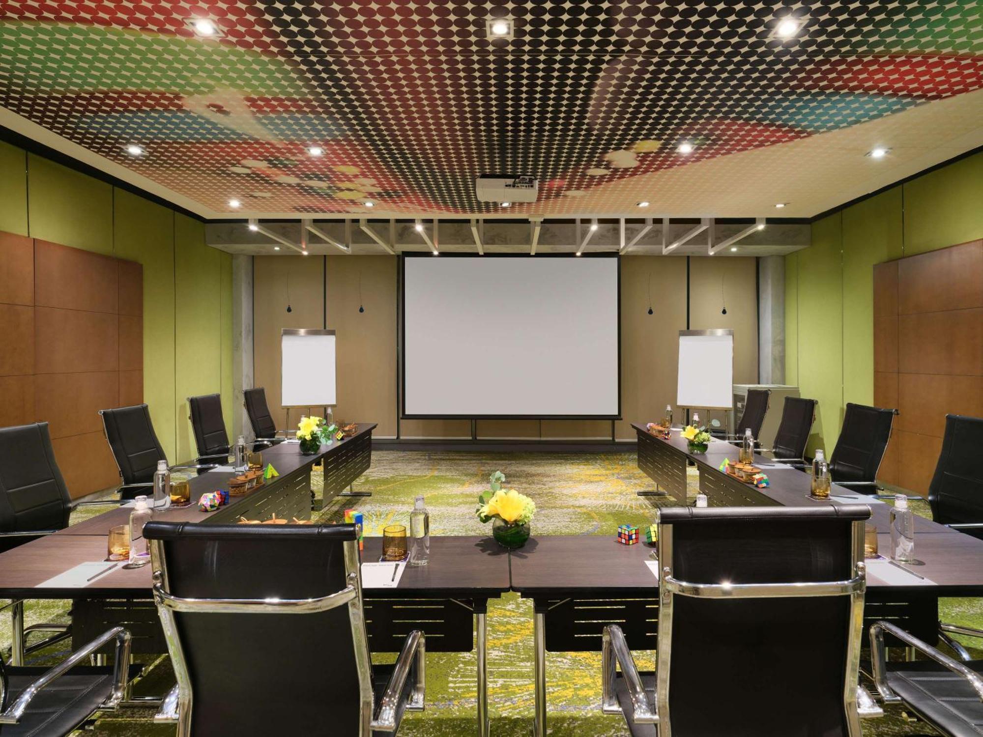 Pullman Jakarta Central Park Esterno foto Meeting room