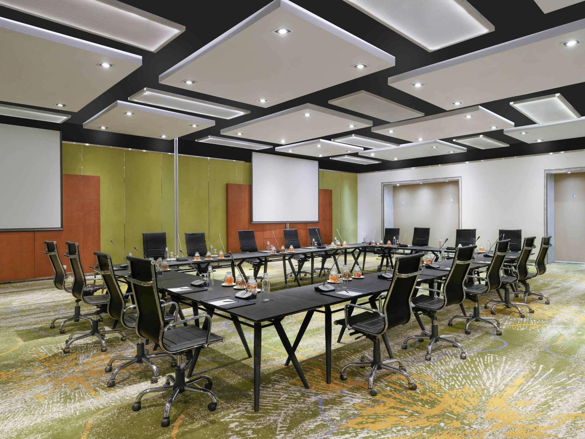 Pullman Jakarta Central Park Esterno foto Meeting room