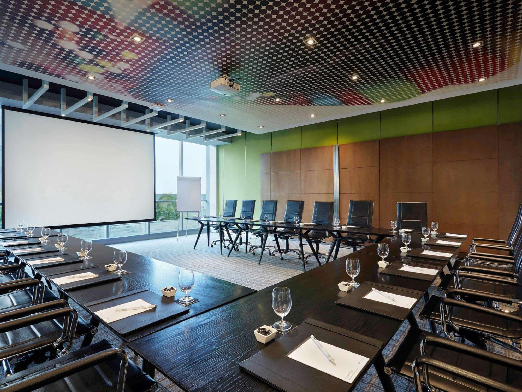 Pullman Jakarta Central Park Esterno foto Meeting room