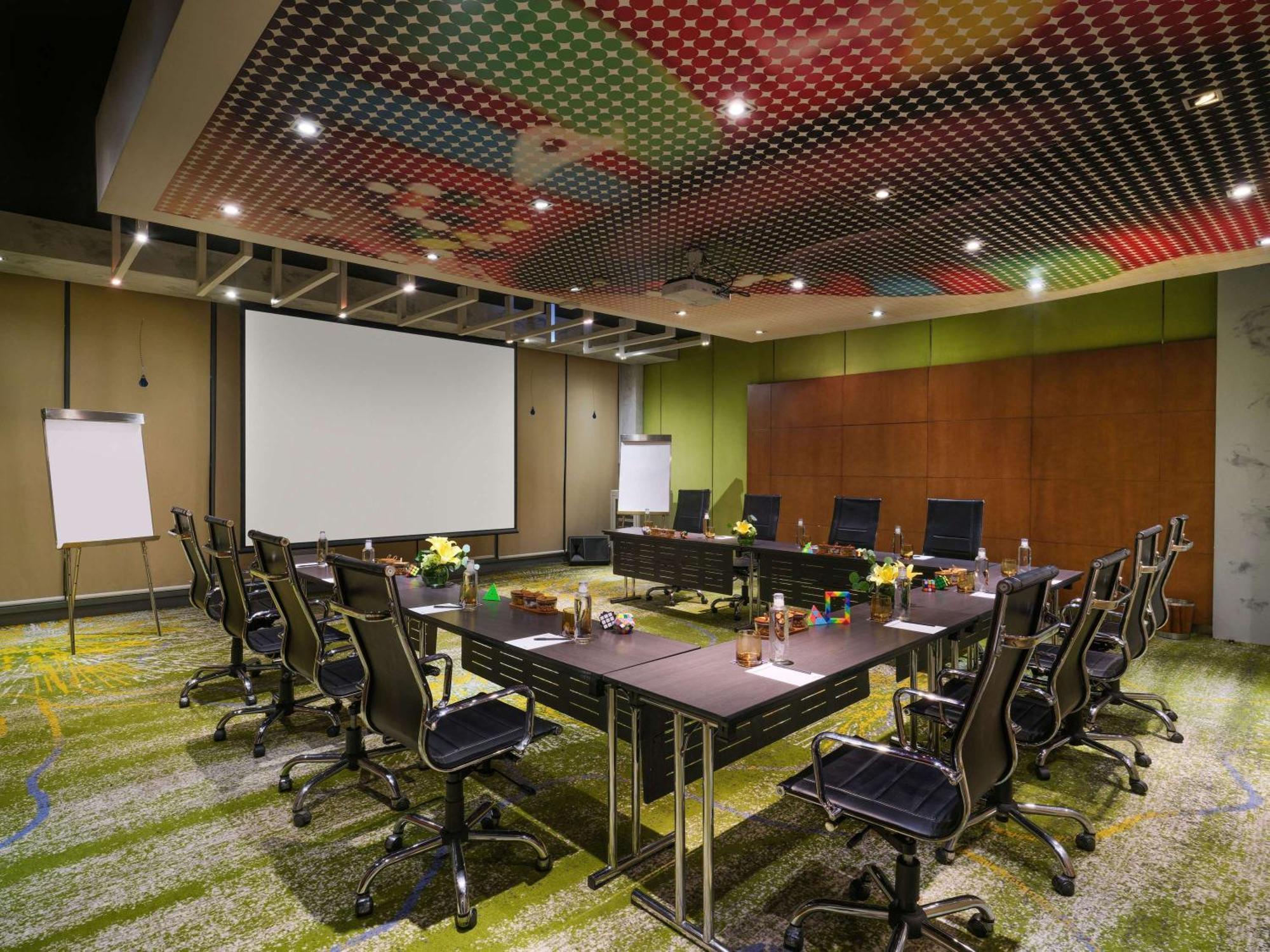 Pullman Jakarta Central Park Esterno foto Meeting room
