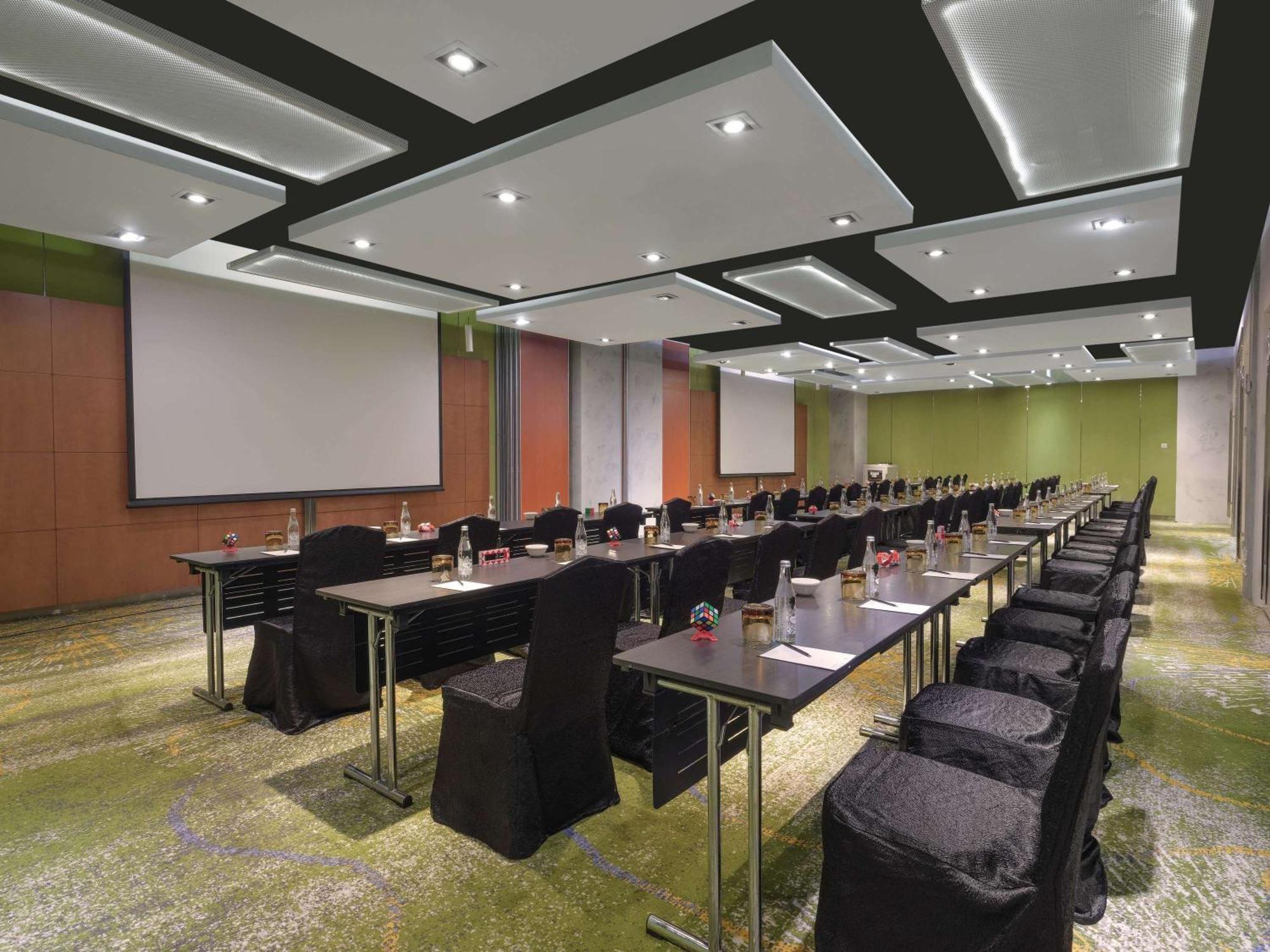 Pullman Jakarta Central Park Esterno foto Meeting room
