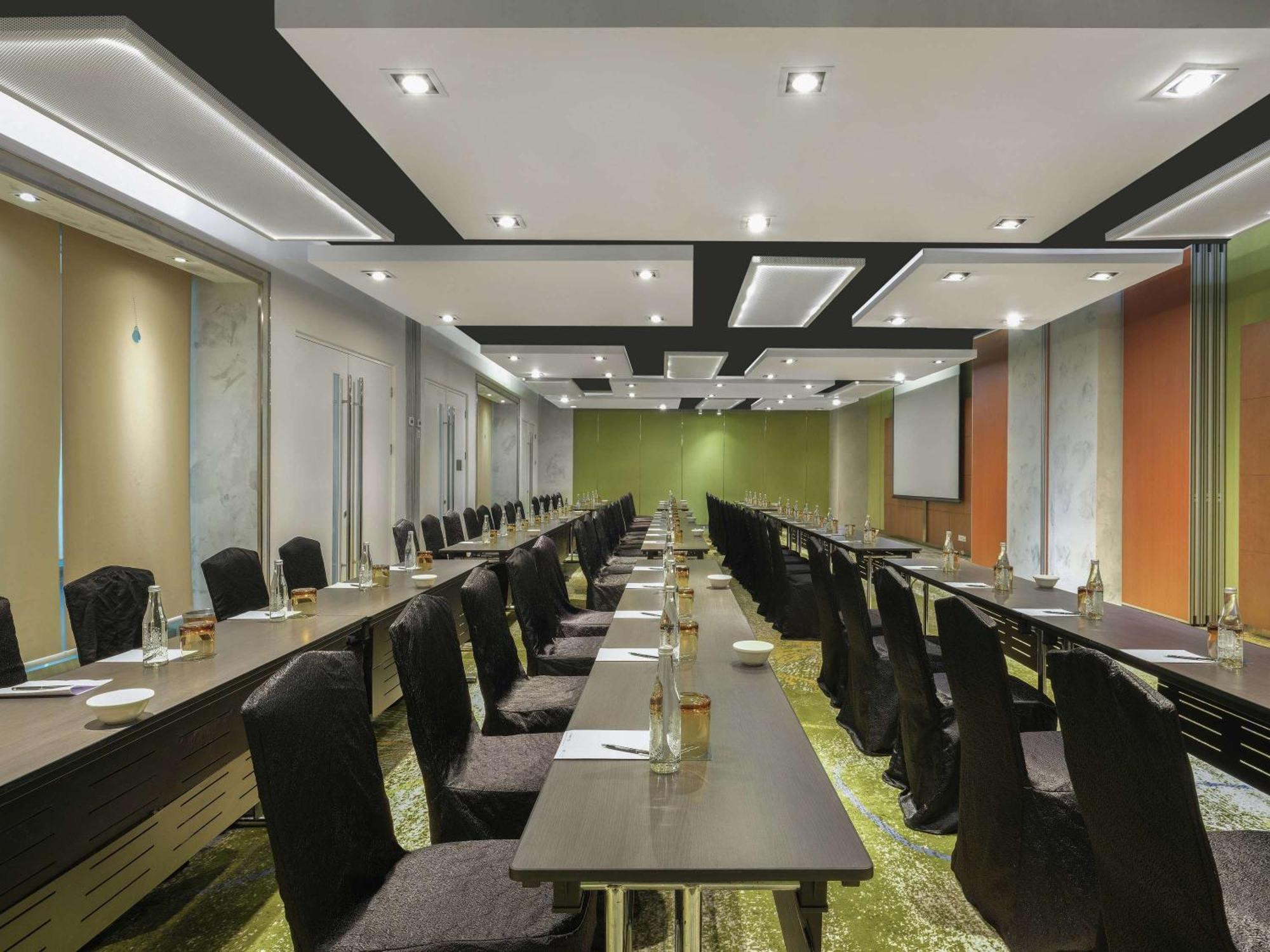 Pullman Jakarta Central Park Esterno foto Meeting room