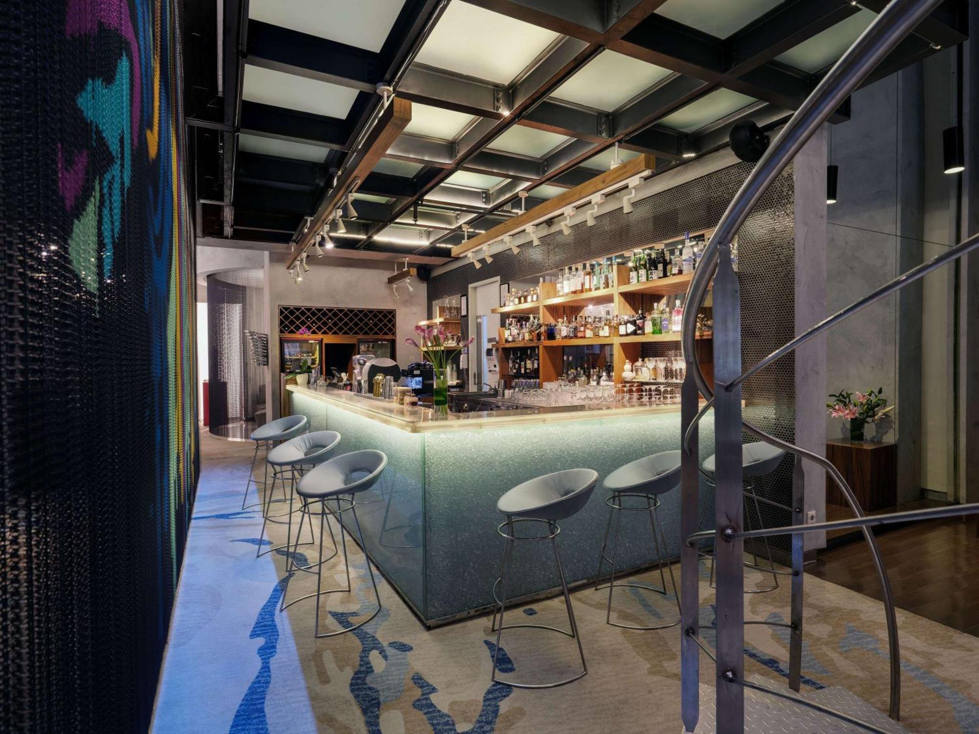 Pullman Jakarta Central Park Esterno foto The bar at the 1000 Museum