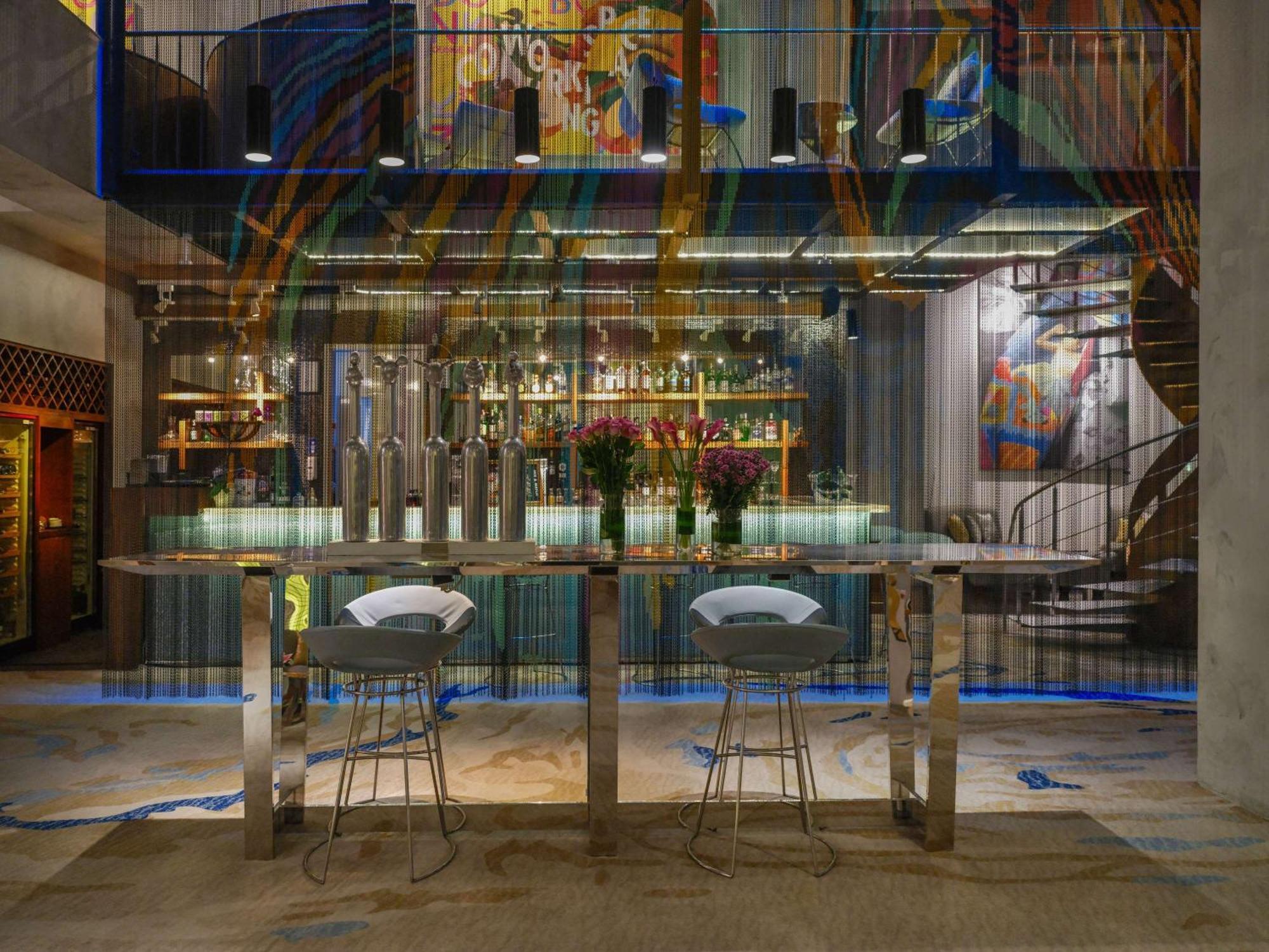 Pullman Jakarta Central Park Esterno foto The bar at the hotel