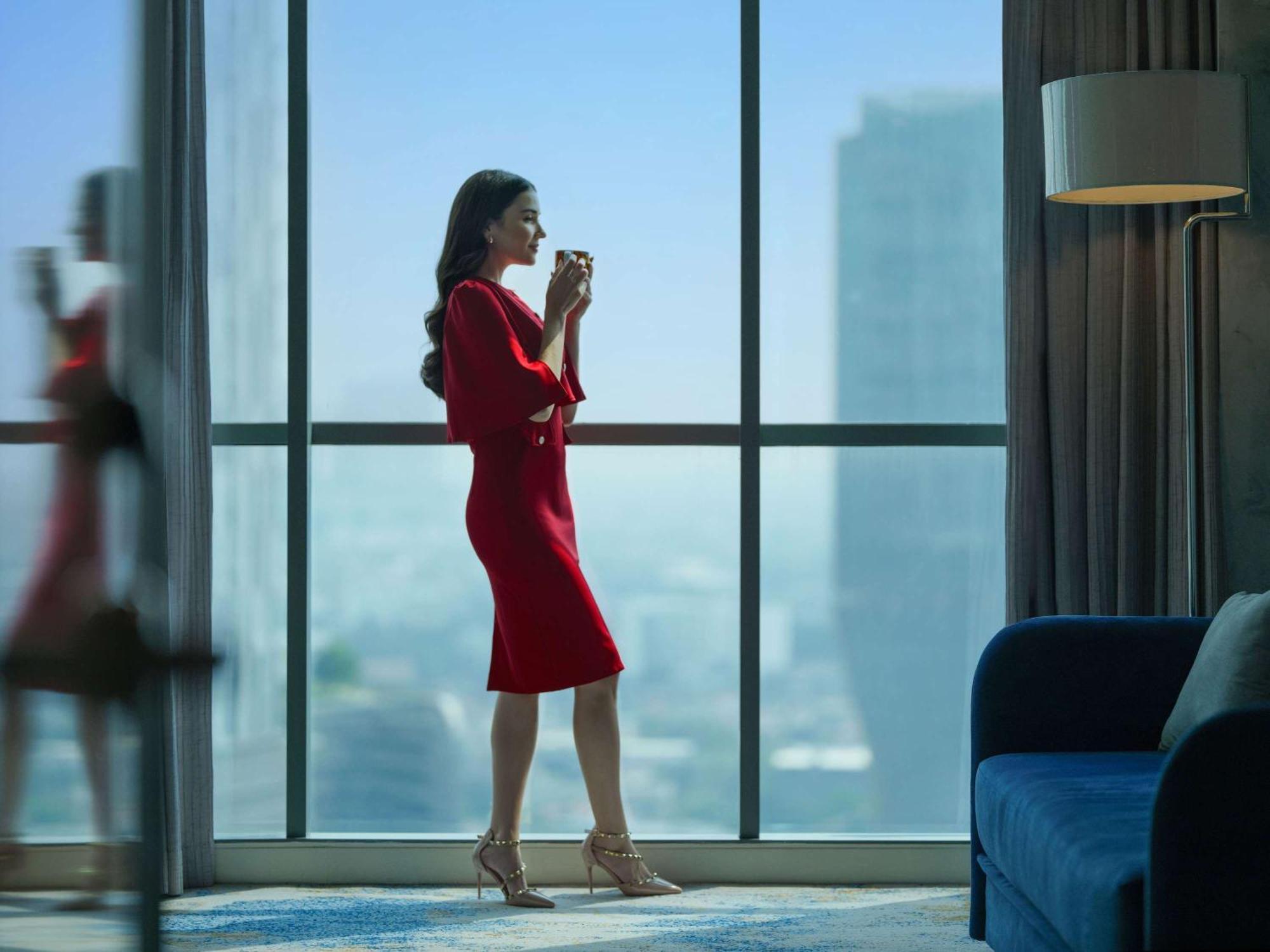 Pullman Jakarta Central Park Esterno foto A woman in a red dress