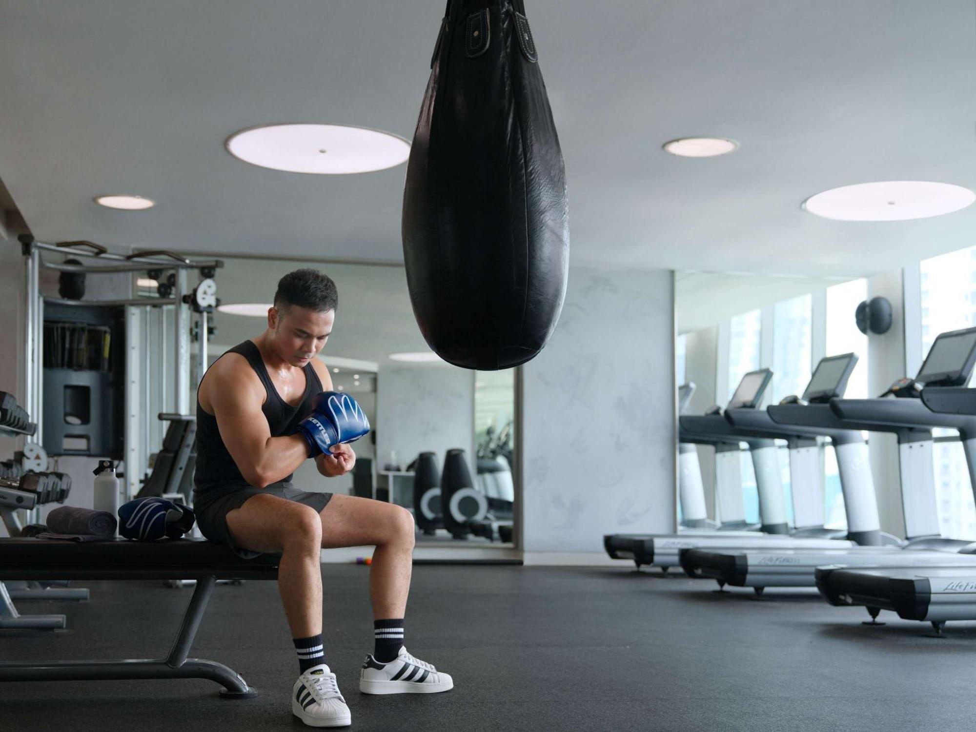 Pullman Jakarta Central Park Esterno foto A heavy bag